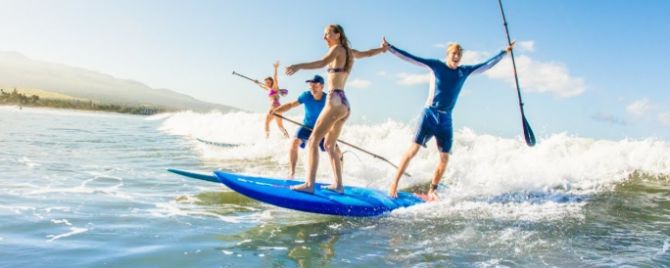 SUP Surfing with friends